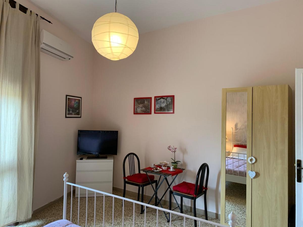La Casa Di Chicca Apartment เลชเช ภายนอก รูปภาพ